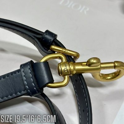 Tui Dior Mini Saddle bag mau be va den hoa tiet logo TXND01 2