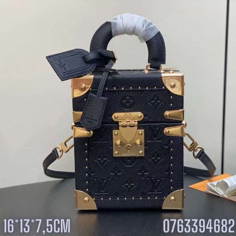 Tui nu Louis Vuitton hinh hop hoa tiet hoa chim mau den khoa mau vang TNLV10 4