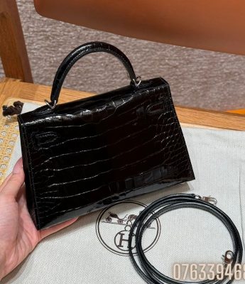 Tui xach nu Hermes Kelly da ca sau mau den 2