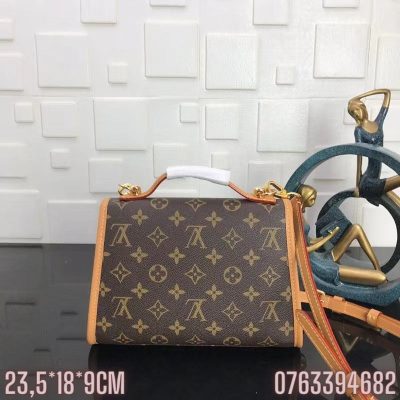 Tui xach nu Louis Vuitton hoa tiet hoa logo mau nau khoa cai phia truoc TNLV06 3