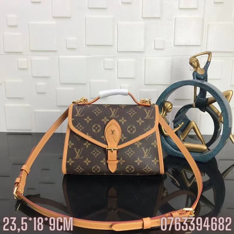 Tui xach nu Louis Vuitton hoa tiet hoa logo mau nau khoa cai phia truoc TNLV06