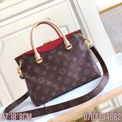 Tui xach nu Louis Vuitton hoa tiet hoa logo mau nau quoai mau sua TNLV03 1