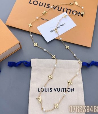 Day chuyen Louis Vuitton hoa tiet logo phoi ngoc trai VCLV02 1