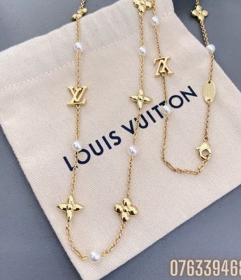 Day chuyen Louis Vuitton hoa tiet logo phoi ngoc trai VCLV02 2