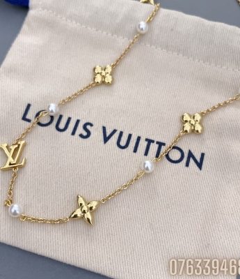 Day chuyen Louis Vuitton hoa tiet logo phoi ngoc trai VCLV02 3