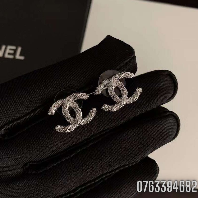 Khuyen tai nu Chanel hinh logo xoan KTNC02 2