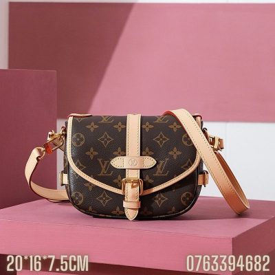 Tui nu Louis Vuitton Saumur BB mau nau TNLV36