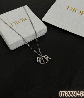 Vong co nu Dior mat logo VCD01 2