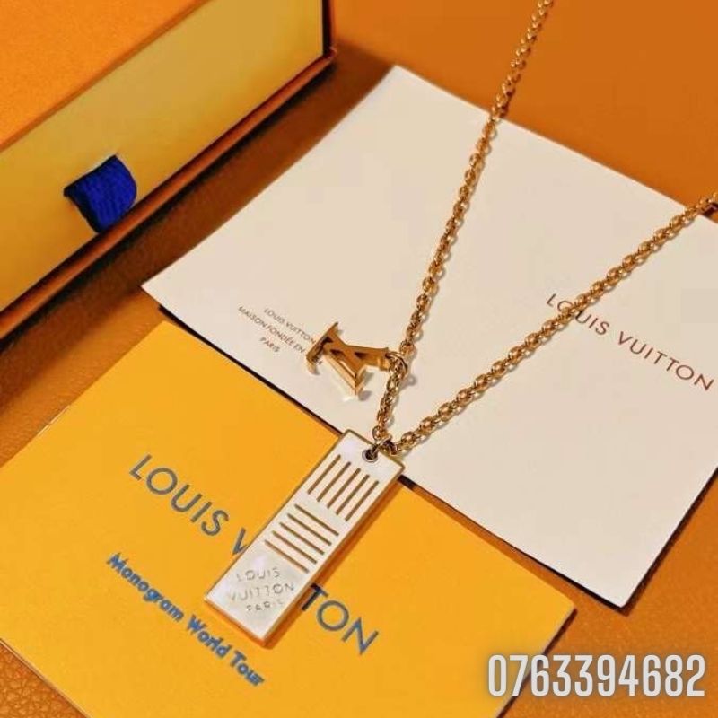 Vong deo co Louis Vuitton mat khoa chu logo vang VCLV01 2