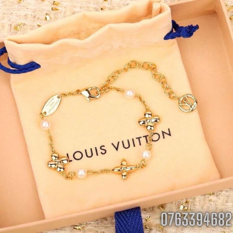 Vong tay nu Louis Vuitton hoa tiet bong hoa nho VTNLV01 6