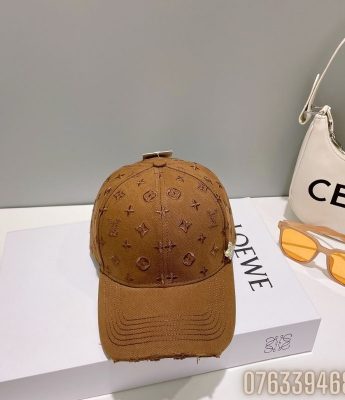 Mu Louis Vuitton luoi trai hoa tiet logo theu mau nau MNLV08