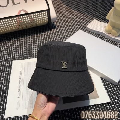 Mu nu Louis Vuitton mau den MNLV04