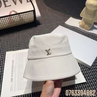 Mu nu Louis Vuitton mau trang MNLV07 1