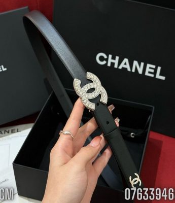 That lung nu Chanel Black Leather mat khoa logo dinh da ban 2cm TLNC06 4