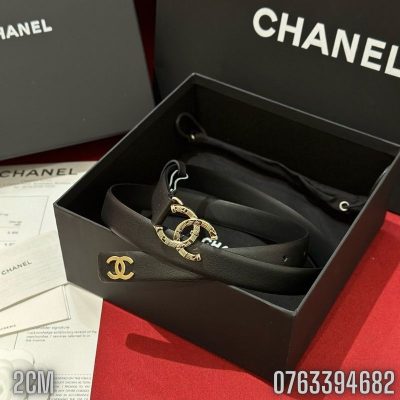 That lung nu Chanel Calfskin mat khoa logo hoa tiet hoa chim ban 2cm TLNC07