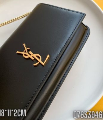 Tui deo cheo dung dien thoai nu YSL Cassandre Phone Holder With Strap In Smooth Leather mau den TNYSL08 2