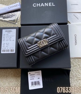 Vi nu Chanel Boy classic mau den VNCN06 1