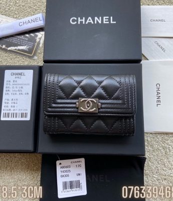 Vi nu Chanel Boy classic mau den VNCN06