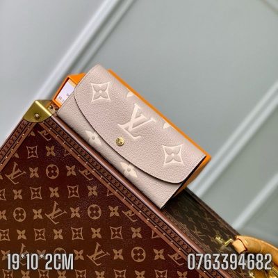 Vi nu Louis Vuitton Emilie Monogram mau ghi VNLV02