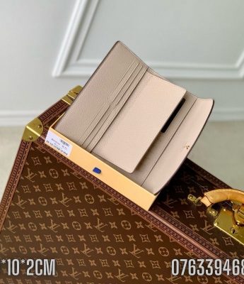 Vi nu Louis Vuitton Emilie Monogram mau ghi VNLV02 7