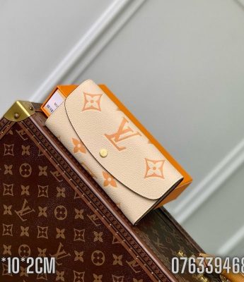 Vi nu Louis Vuitton Emilie Monogram mau vang VNLV03