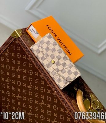 Vi nu Louis Vuitton Sarah Monogram caro trang VNLV05