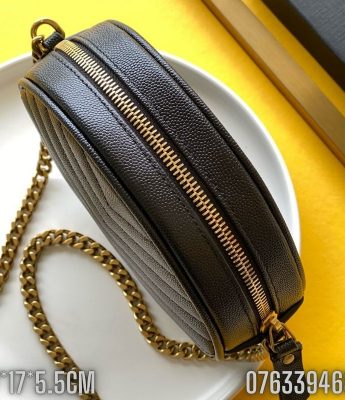 ui deo cheo nu YSL Vinyle Round Camera Bag mau den TNYSL10 5