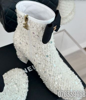 Giay nu Chanel boots co ngan dinh da mau trang GNC28 3