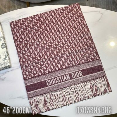 Khan choang Dior nu logo dap mau do KCDR01 9