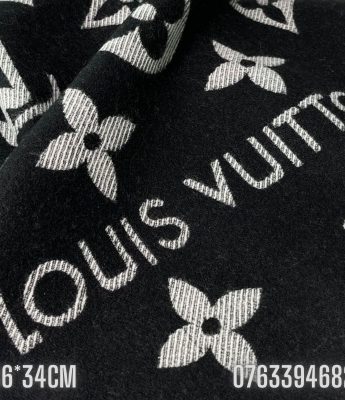 Khan choang Louis Vuitton Essential mau den KCLV22 3