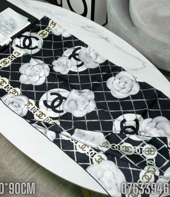 Khan lua Chanel Camellia Scarf mau den KCCN05 1