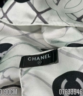 Khan lua Chanel Camellia Scarf mau trang KCCN04 1