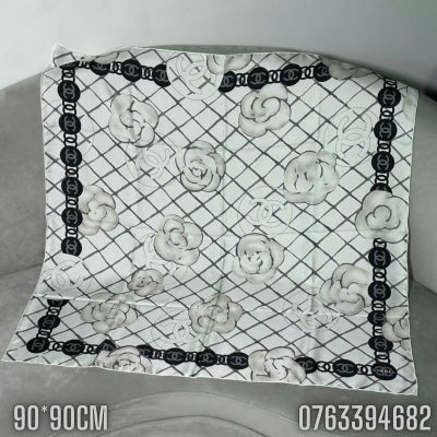 Khan lua Chanel Camellia Scarf mau trang KCCN04 5