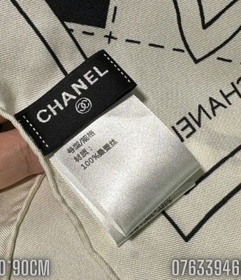 Khan lua Chanel Silk Scarf hoa tiet mau den KCCN01 1