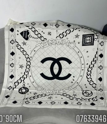 Khan lua Chanel Silk Scarf hoa tiet mau den KCCN01 2