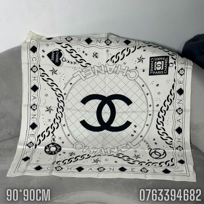 Khan lua Chanel Silk Scarf hoa tiet mau den KCCN01 2