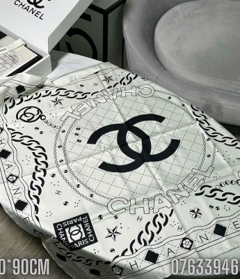 Khan lua Chanel Silk Scarf hoa tiet mau den KCCN01 5