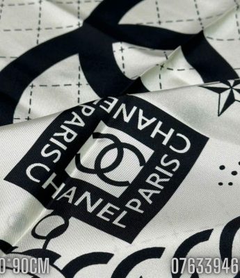 Khan lua Chanel Silk Scarf hoa tiet mau den KCCN01 6