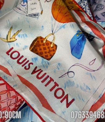 Khan lua Louis Vuitton Upand Away do KCLV12 1