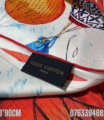 Khan lua Louis Vuitton Upand Away do KCLV12 2