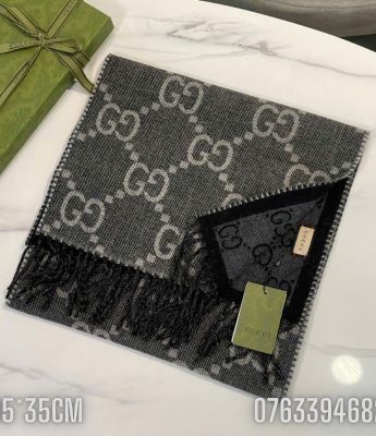 Khan quang co nu Gucci hoa tiet logo mau den KCGC07 8