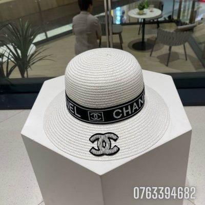 Mu nu Chanel Wide Brim vien chu den mau trang MNCN18 9