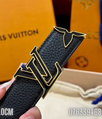 That lung nu Louis Vuitton day da nhan den khoa logo cai TLLV25 3