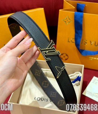 That lung nu Louis Vuitton day da nhan den khoa logo cai TLLV25 4