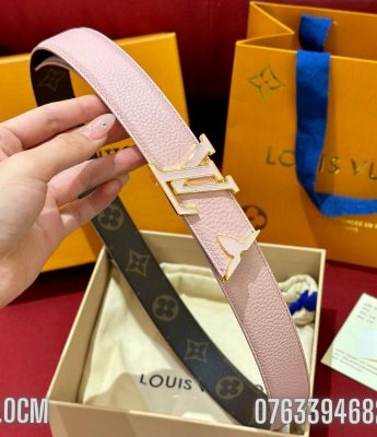 That lung nu Louis Vuitton day da nhan hong khoa logo cai TLLV24 3