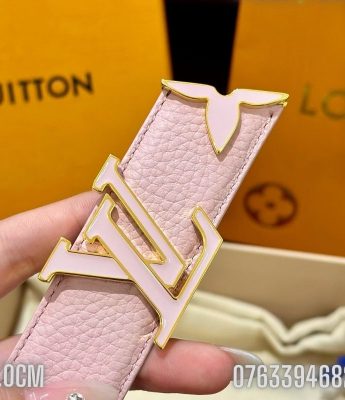 That lung nu Louis Vuitton day da nhan hong khoa logo cai TLLV24 7