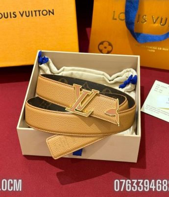 That lung nu Louis Vuitton day da nhan vang khoa logo cai TLLV23 8