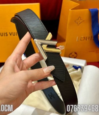 That lung nu Louis Vuitton day den taiga khoa logo kep TLLV22 7