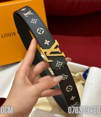 That lung nu Louis Vuitton day hoa den khoa logo vang TLLV20 1