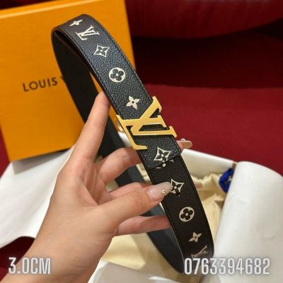 That lung nu Louis Vuitton day hoa den khoa logo vang TLLV20 1